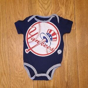 Navy and Gray Yankees cotton bodysuit onesie 3-6 months